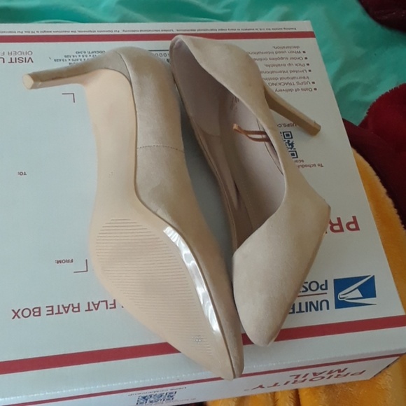 Heels - Picture 4 of 4